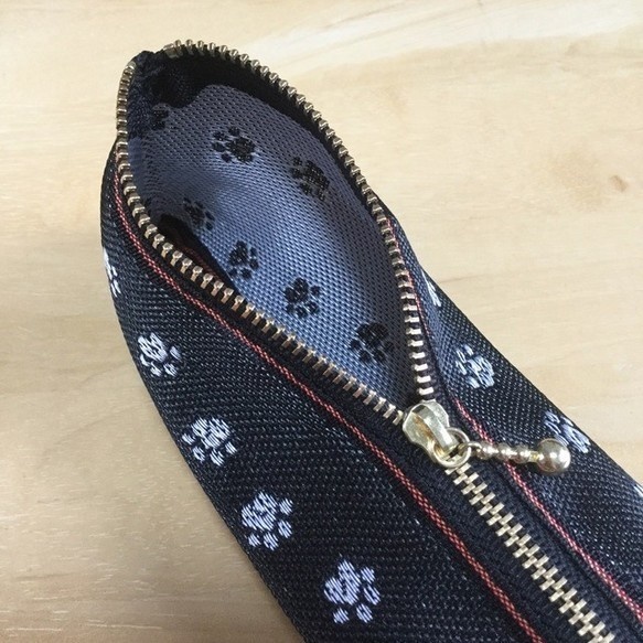 【ワンニャン足あと柄】畳縁 ペンケース ペット あしあと柄 黒 猫 aibo