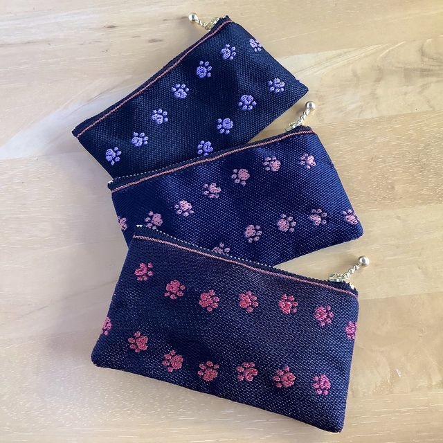 【あしあと】畳縁 ぺたんこ カードケース 小銭入れ ミニポーチ 黒×赤