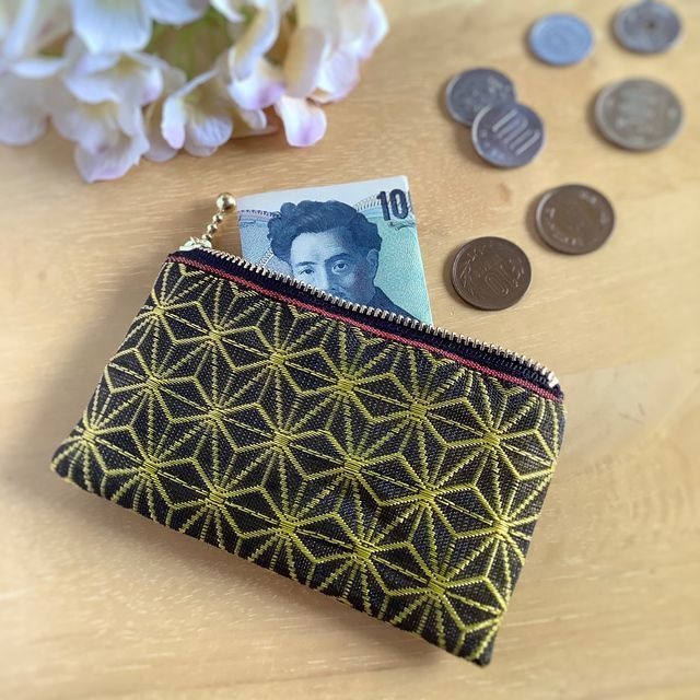 【麻の葉文様】畳縁 ぺたんこ ミニポーチ 小銭入れ カードケース 黒×金