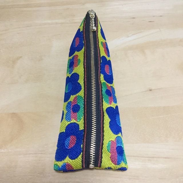 【レトロポップ 花柄】畳縁 テトラ型 ペンケース 黄色 和風 カラフル