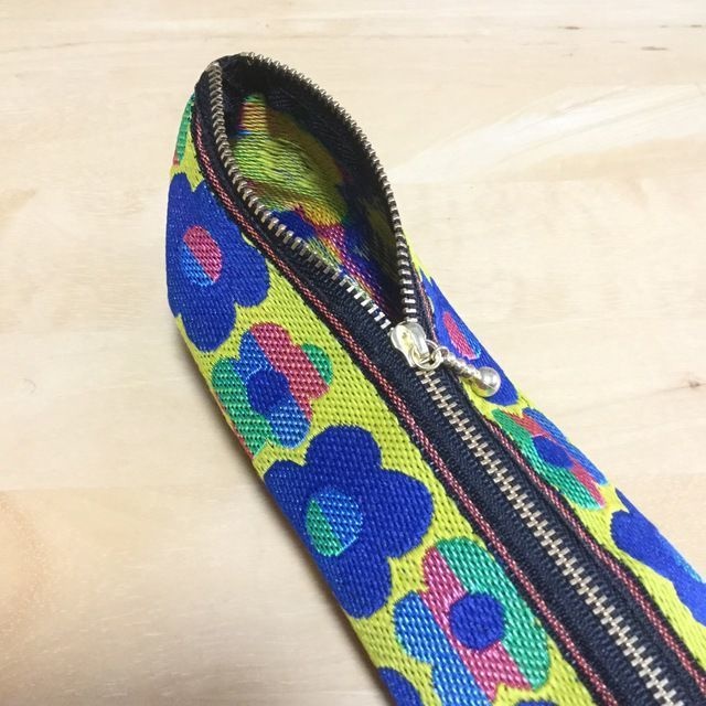 【レトロポップ 花柄】畳縁 テトラ型 ペンケース 黄色 和風 カラフル