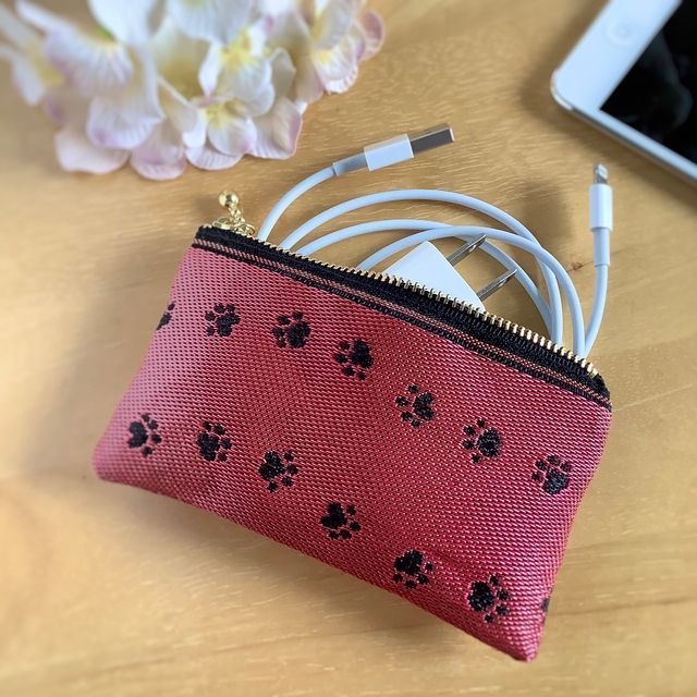 【あしあと】畳縁 ぺたんこ カードケース 小銭入れ ミニポーチ 犬 猫 肉球 赤×黒