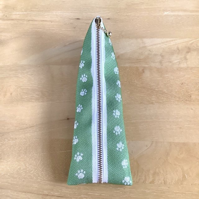 【足あと】畳縁 テトラ型 ペンケース メロン色 肉球 猫 犬