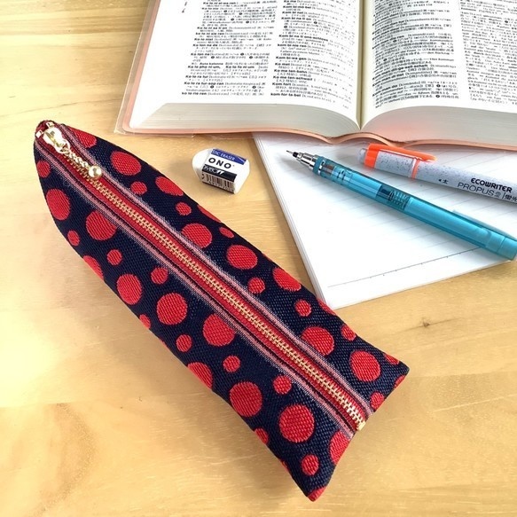 【草間弥生風?】 畳縁 テトラ型 ペンケース 和風 ドット 赤