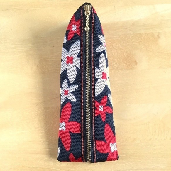 【スターフラワー】畳縁 テトラ型 ペンケース 黒 赤 百合