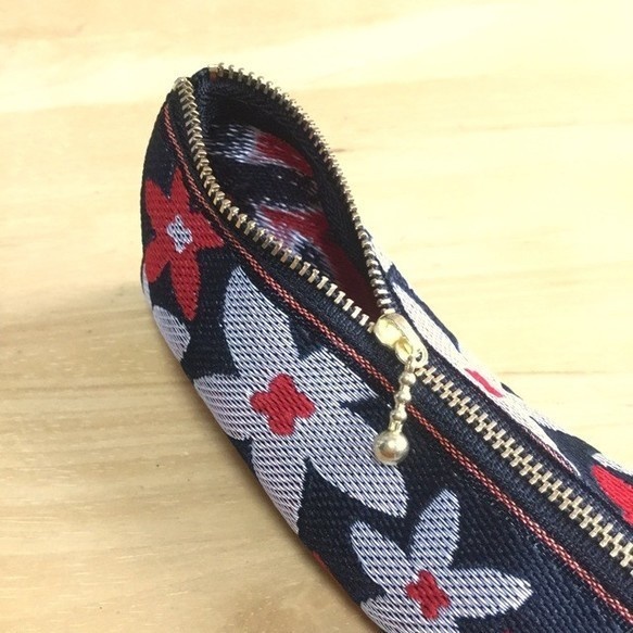 【スターフラワー】畳縁 テトラ型 ペンケース 黒 赤 百合