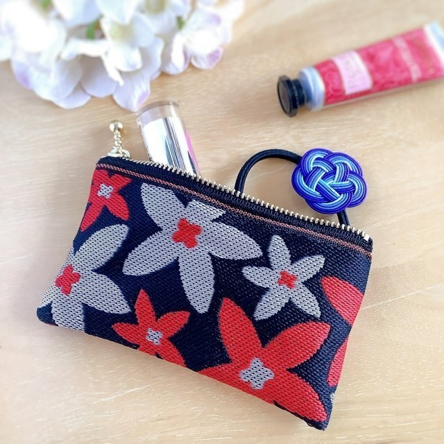 【スターフラワー】畳縁 テトラ型 ペンケース 黒 赤 百合