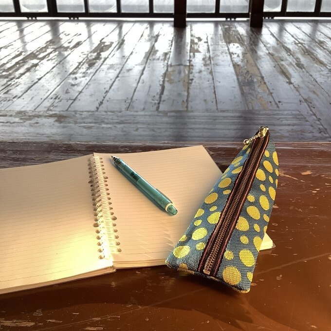 【レモンソーダ】畳縁 テトラ型 ペンケース おうち時間 水玉 ドット 黄色 青