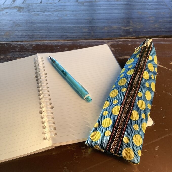 【レモンソーダ】畳縁 テトラ型 ペンケース おうち時間 水玉 ドット 黄色 青