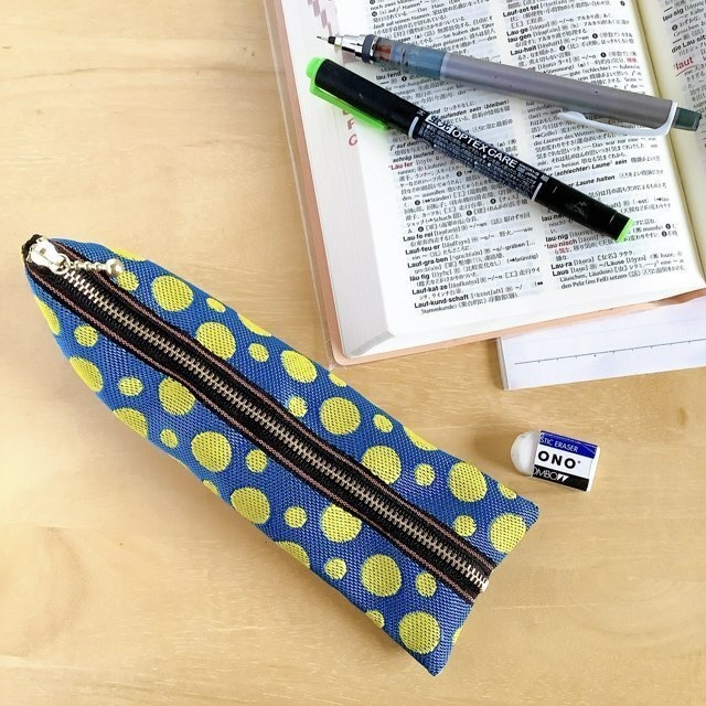 【レモンソーダ②】畳縁 テトラ型 ペンケース 水玉 ドット 黄色 青