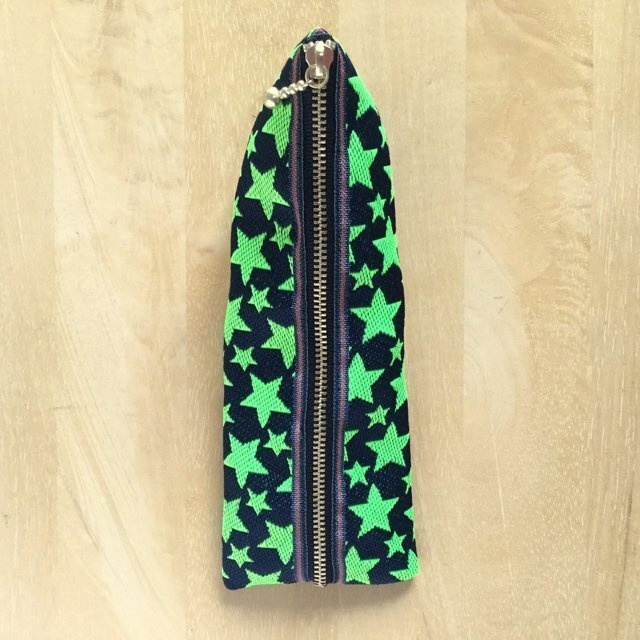 【きらきら星】畳縁 テトラ型 ペンケース 黒 星 スター おうち時間