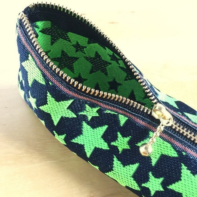 【きらきら星】畳縁 テトラ型 ペンケース 黒 星 スター おうち時間