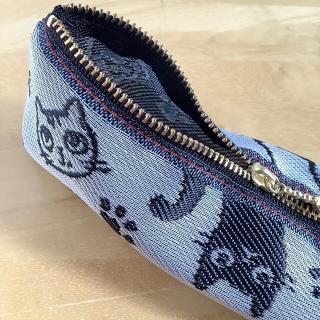 【猫 顔柄】畳縁 テトラ型 ペンケース 空 水色