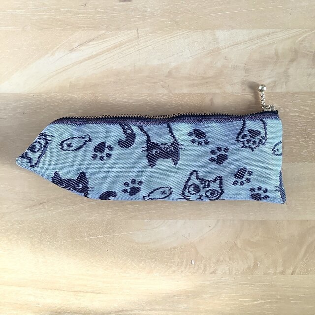 【猫 顔柄】畳縁 テトラ型 ペンケース 空 水色