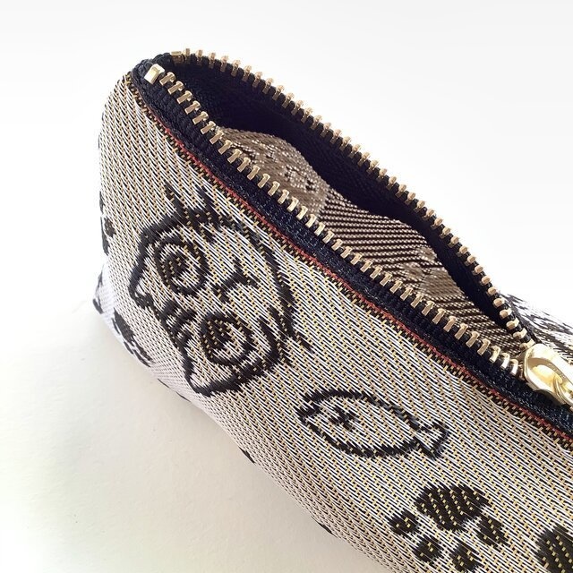 【猫 顔柄】畳縁 テトラ型 ペンケース 朽葉色 黄色