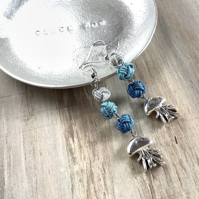 水引製 くらげ ピアス ジェリーフィッシュ メタルチャーム 青
