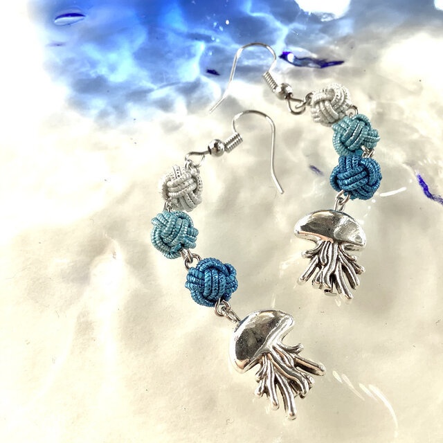 水引製 くらげ ピアス ジェリーフィッシュ メタルチャーム 青