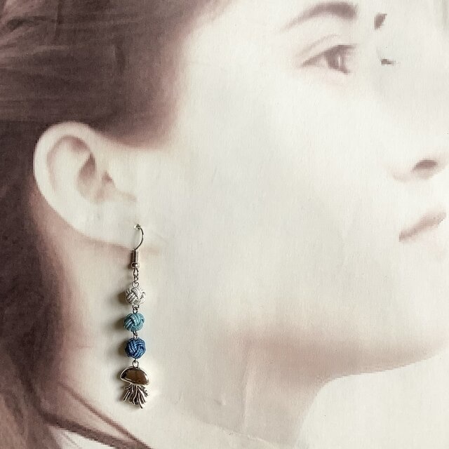 水引製 くらげ ピアス ジェリーフィッシュ メタルチャーム 青