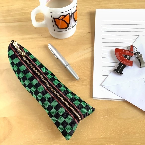 【市松模様】畳縁 テトラ型 ペンケース 黒 白