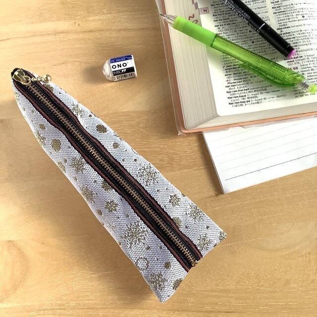 【六華】畳縁 ぺたんこ ミニポーチ カードケース 小銭入れ ホワイト ゴールド 雪の結晶 クリスマス