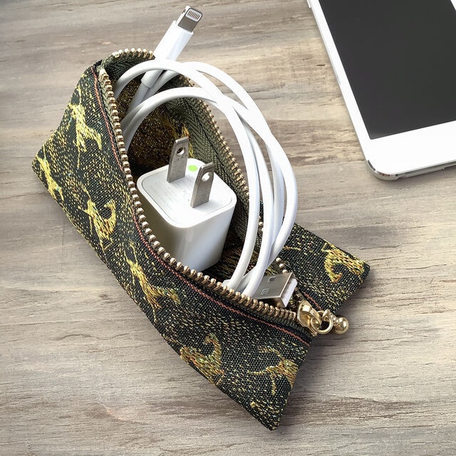 【アハルテケ】畳縁 馬柄 ミニポーチ テトラ型 小銭入れ 和風