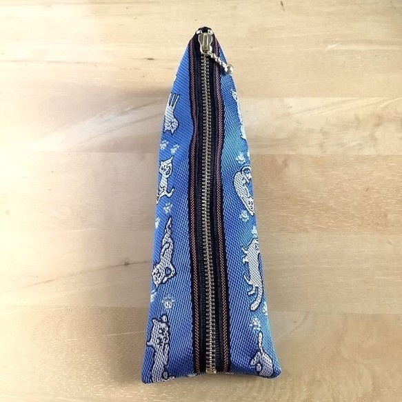 【ごろりん にゃんこ】畳縁 テトラ型 ペンケース 夜 猫 青色