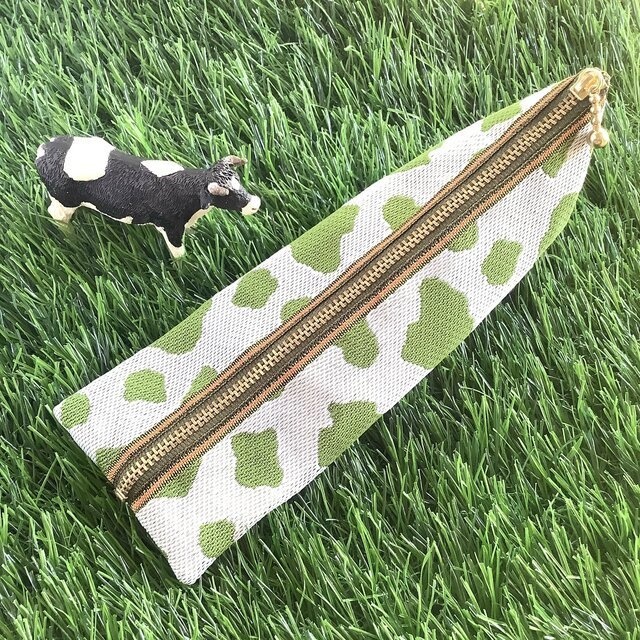 【抹茶牛】畳縁 テトラ型 ペンケース 和風 ホルスタイン 乳牛 抹茶ミルク