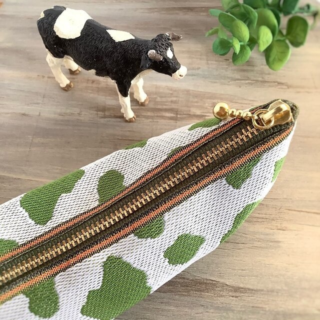 【抹茶牛】畳縁 テトラ型 ペンケース 和風 ホルスタイン 乳牛 抹茶ミルク