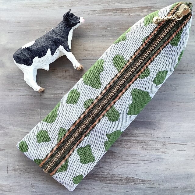 【抹茶牛】畳縁 テトラ型 ペンケース 和風 ホルスタイン 乳牛 抹茶ミルク