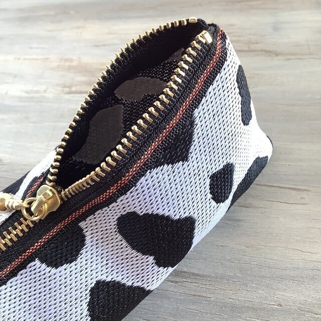 【牛柄】畳縁 テトラ型 ペンケース 和風 ホルスタイン 乳牛 白黒 モノトーン