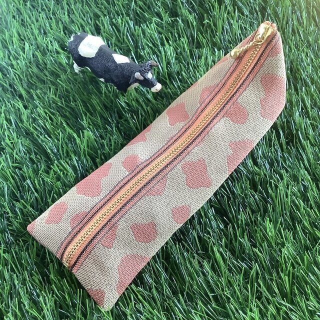 【桃牛】畳縁 テトラ型 ペンケース 和風 ホルスタイン 乳牛 ピンク ピーチミルク