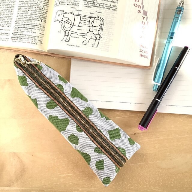 【桃牛】畳縁 テトラ型 ペンケース 和風 ホルスタイン 乳牛 ピンク ピーチミルク