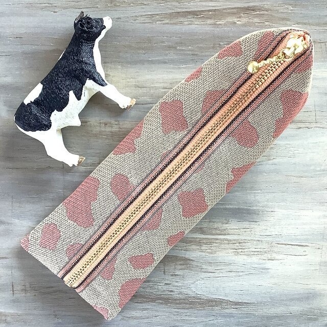 【桃牛】畳縁 テトラ型 ペンケース 和風 ホルスタイン 乳牛 ピンク ピーチミルク