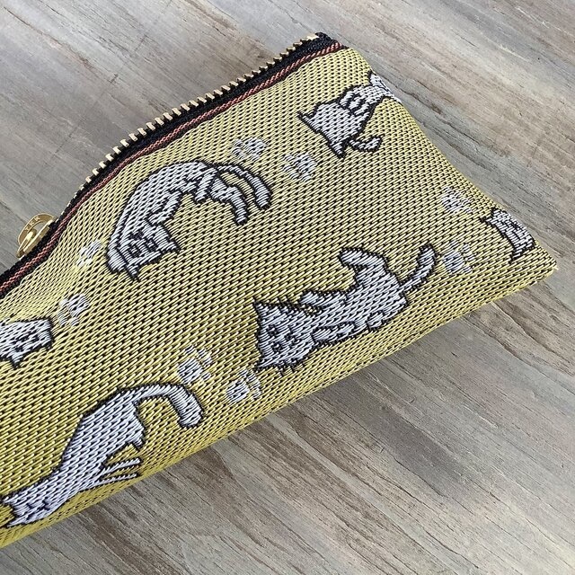 【ごろりん にゃんこ】 畳のヘリ テトラ型 ペンケース 昼 猫 黄色