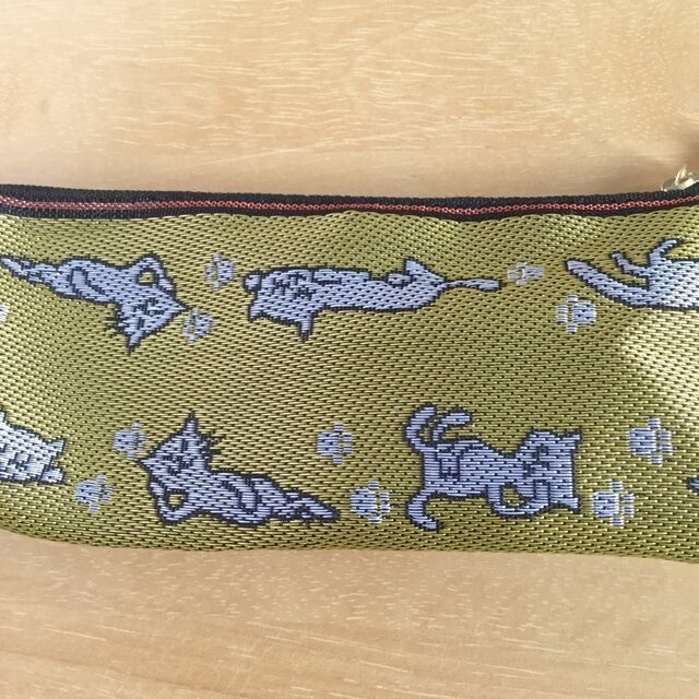 【ごろりん にゃんこ】 畳のヘリ テトラ型 ペンケース 昼 猫 黄色