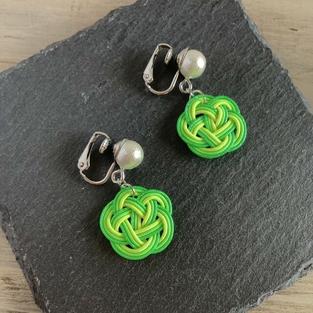 【ライムソーダ】水引 お花とコットンパール イヤリング 蛍光 グリーン レモン ゆらゆら