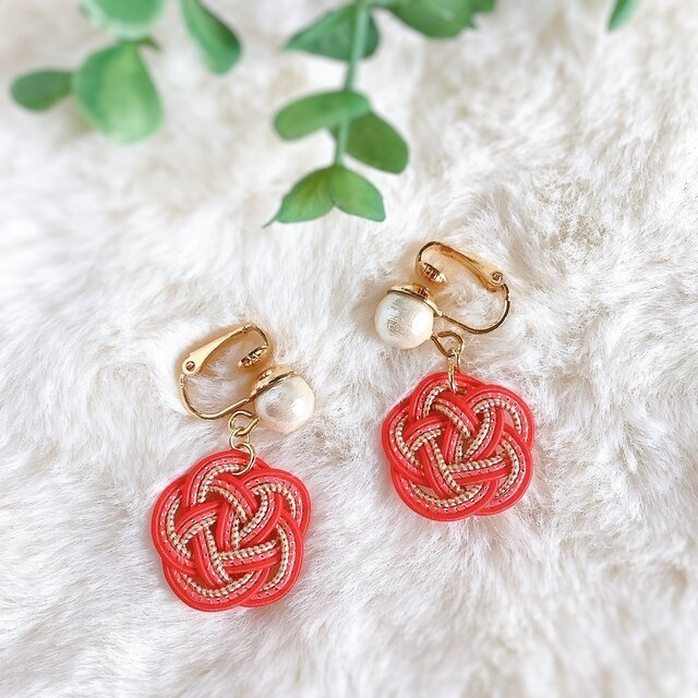 【あかねさす】水引 お花とコットンパール イヤリング 赤 紅 金 ゆらゆら