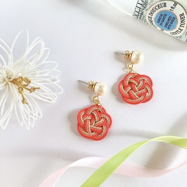 【あかねさす】水引 お花とコットンパール イヤリング 赤 紅 金 ゆらゆら