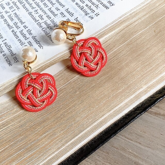 【あかねさす】水引 お花とコットンパール イヤリング 赤 紅 金 ゆらゆら