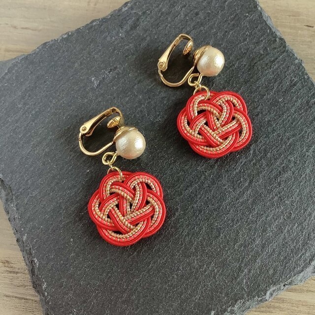 【あかねさす】水引 お花とコットンパール イヤリング 赤 紅 金 ゆらゆら