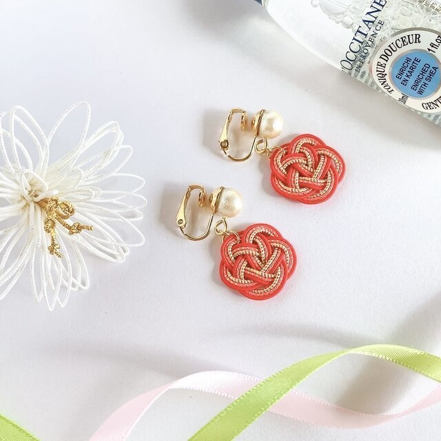 【あかねさす】水引 お花とコットンパール イヤリング 赤 紅 金 ゆらゆら