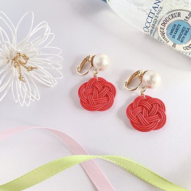 【末摘花】水引 お花とコットンパール イヤリング 赤 紅 金 ゆらゆら