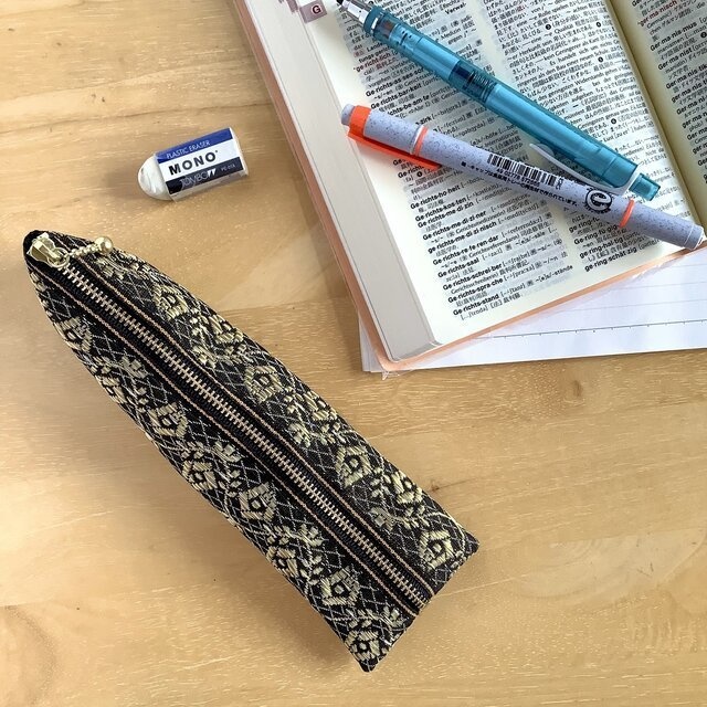 【レトロな薔薇】畳縁 テトラ型 ペンケース 和風 レトロ シック 黒 金 アンティーク