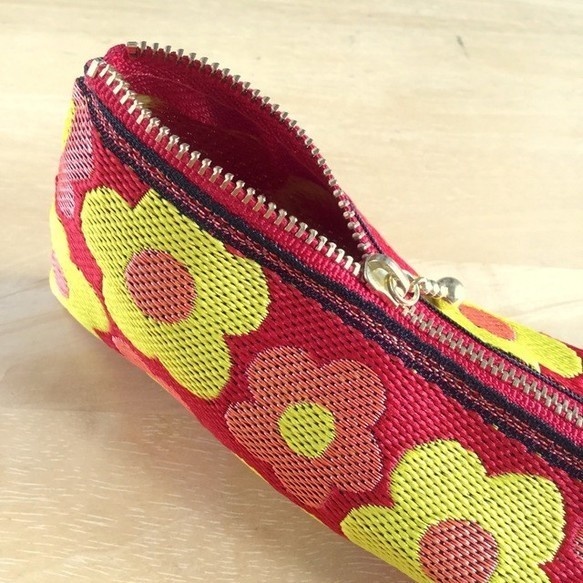 【レトロポップ 花柄】畳縁 テトラ型 ペンケース 赤橙色 大人可愛い