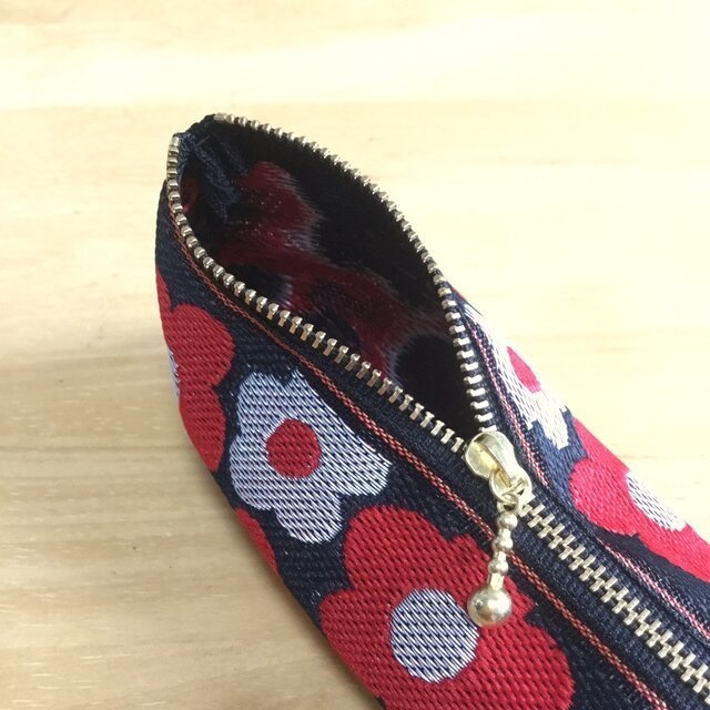 【レトロポップ 花柄】畳縁 テトラ型 ペンケース 赤黒 大人可愛い
