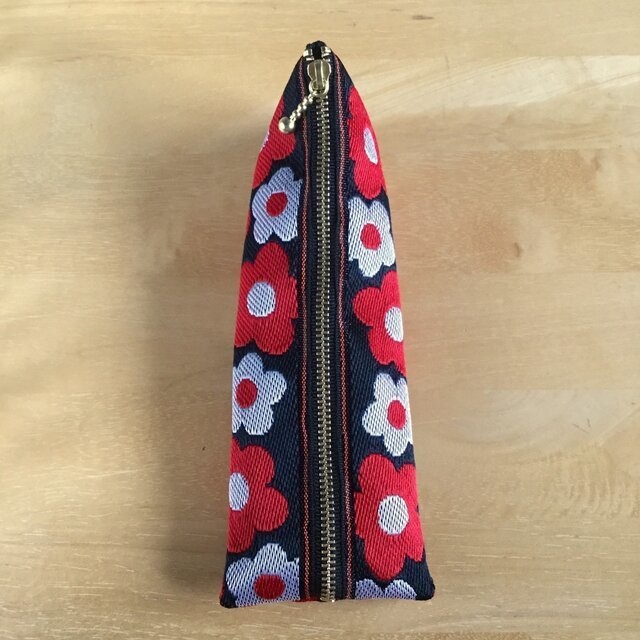 【レトロポップ 花柄】畳縁 テトラ型 ペンケース 赤黒 大人可愛い