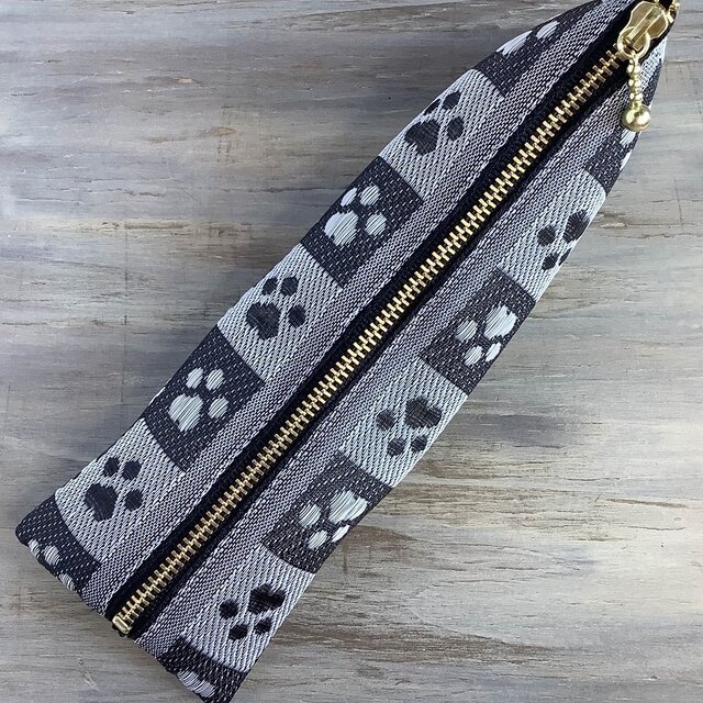 【肉球】畳縁 テトラ型 ペンケース 黒 グレー モノトーン 犬 猫 足あと