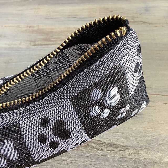 【肉球】畳縁 テトラ型 ペンケース 黒 グレー モノトーン 犬 猫 足あと