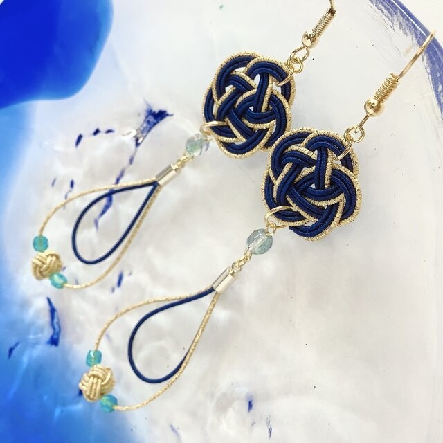 水引【ジャパンブルー】ゆらゆら揺れる お花のピアス(イヤリング)藍 紺 金 大人可愛い