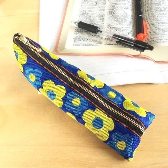 【レトロポップ 花柄】畳縁 テトラ型 ペンケース ブルー 青 おうち時間